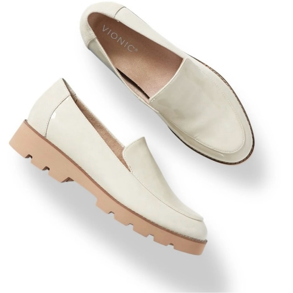 Vionic Women's Cream and Tan Loafers
